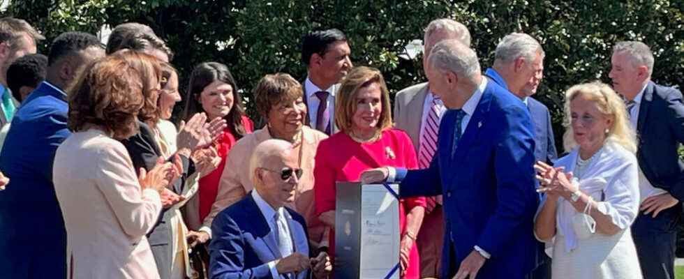 Joe Biden signs law to restart US semiconductor production