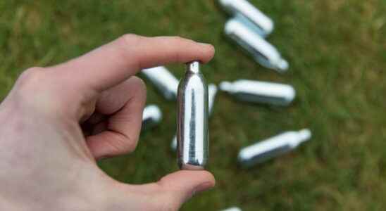 Laughing gas effect danger how many deaths in France