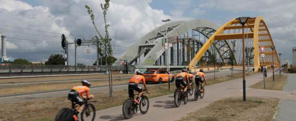 Live Possible wet course during team time trial through Utrecht