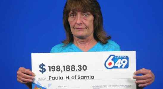 Sarnia woman shocked after winning 200K in lottery