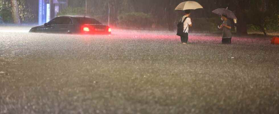 Several dead after extensive rain in Seoul