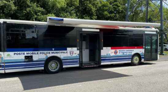 The buses 15 a mobile police station in the North