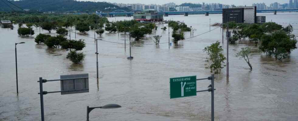 The death toll rises after the torrential rains in South