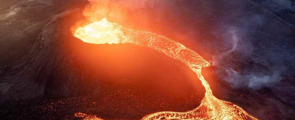 The most beautiful videos of the eruption in Iceland