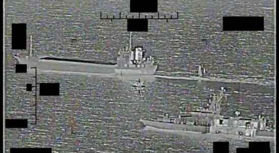 They tried to seize the US ship Caught pulling rope