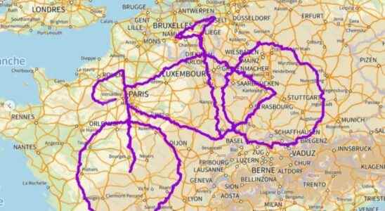 Unusual cyclists have drawn a giant bike on the map