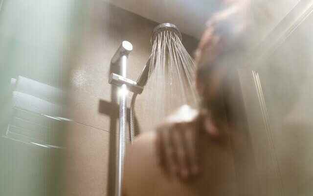 Who does this move in the shower If you knew