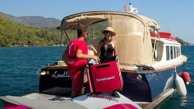 Yemeksepeti started to deliver with Jet Ski Video