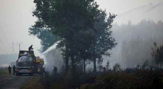 alongside the volunteers mobilized with the firefighters in the face