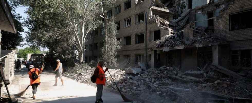 curfew and hunt for collaborators in Mykolaiv