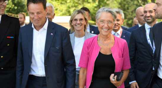 in front of the Medef Elisabeth Borne calls on companies