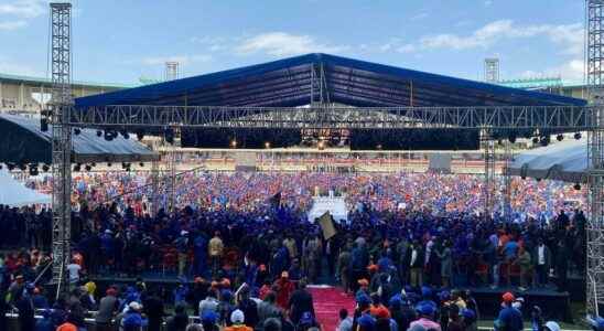 last meeting of Raila Odinga in front of a jubilant