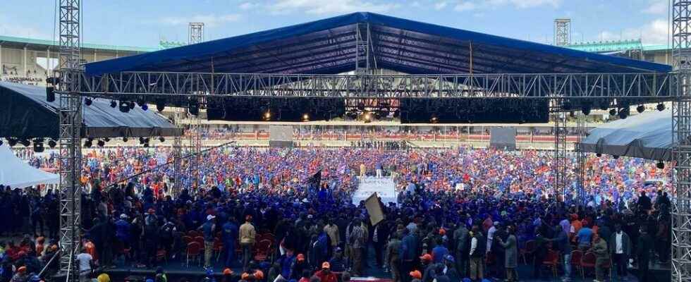 last meeting of Raila Odinga in front of a jubilant