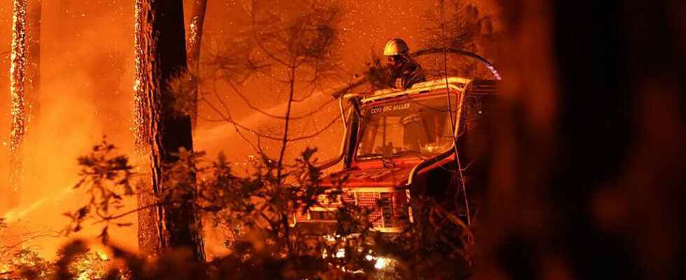 more than 10000 people evacuated in Gironde and Landes