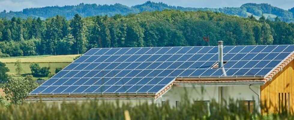 of citizens invest in solar energy