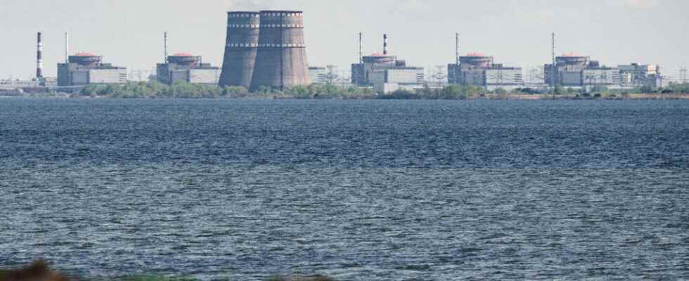 strikes near a nuclear reactor departure of three cargo ships