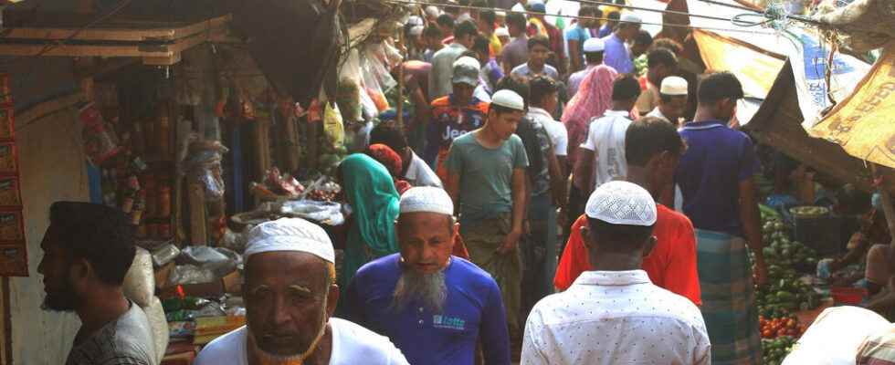 two Rohingya leaders shot dead in refugee camp