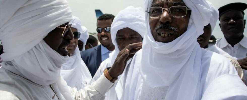 two rebel leaders return from exile before the opening of