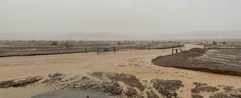 visitors evacuated from Death Valley after exceptional floods