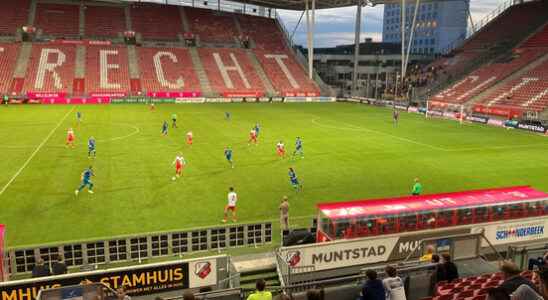 1663017605 Young FC Utrecht lets ADO escape