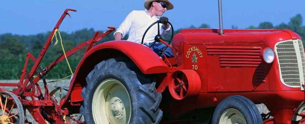 A Century of Competitive Plowing in Lambton County