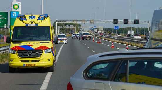 A27 at Nieuwegein closed due to collision with 8 vehicles