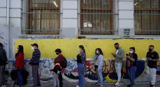 Awaiting the results the Chileans divided on the proposal for