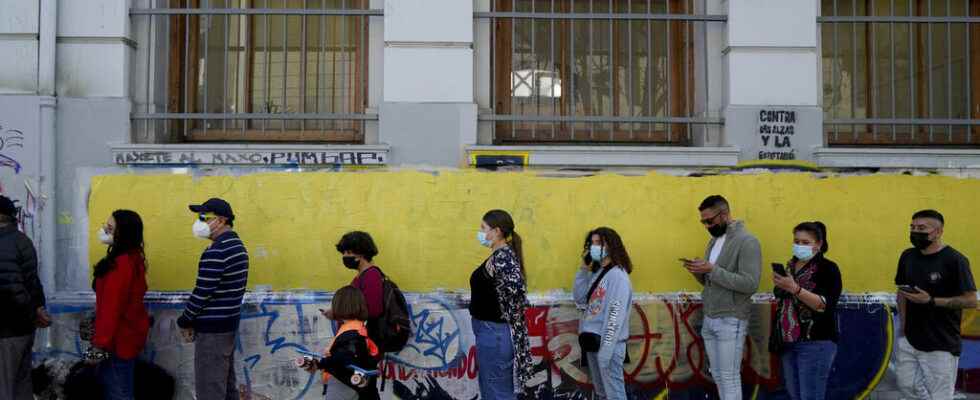 Awaiting the results the Chileans divided on the proposal for