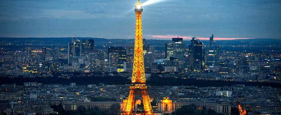 Eiffel Tower 2022 soon the end of the illumination of