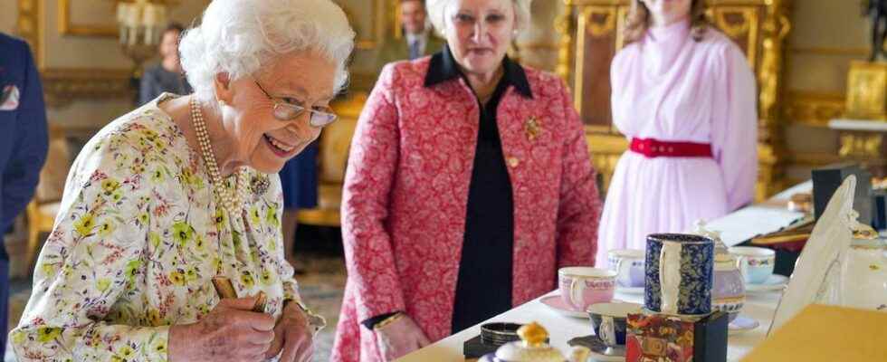 Elizabeth II champagne tea Short stories from official suppliers to