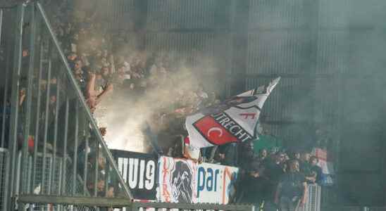 LIVEBLOG Utrecht hooligans throw fireworks at their own player Referee