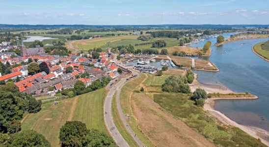 No more wet feet artwork marks crucial dam at Wijk