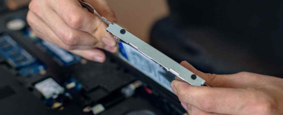 Replace a hard drive with an SSD how to clone