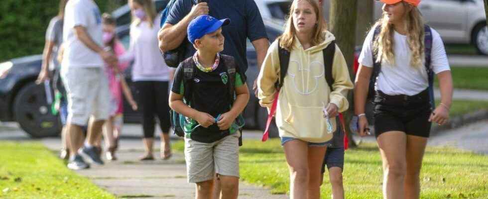 Take a pass on posting kids first day of school photo Police