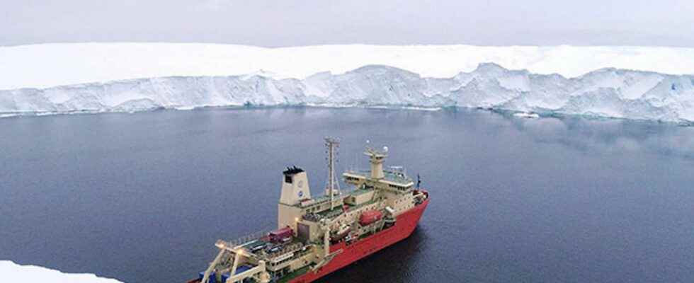 The end of the world glacier in Antarctica is hanging