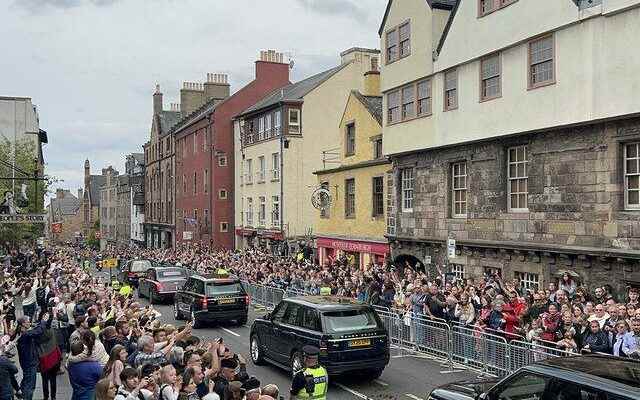 The people flocked Queen Elizabeths body was taken from Balmoral