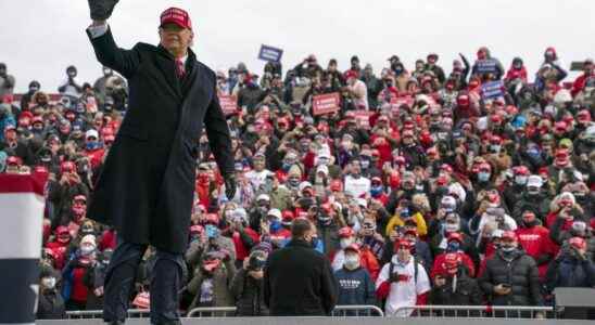 Trump supporters disrupt the organization of the midterm elections