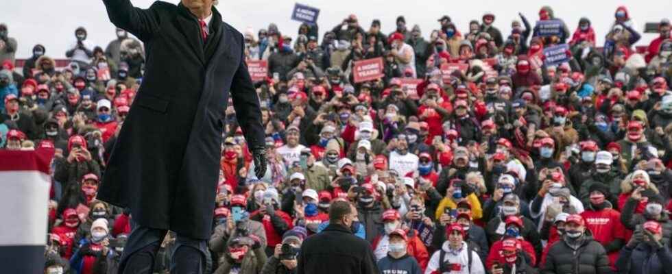 Trump supporters disrupt the organization of the midterm elections