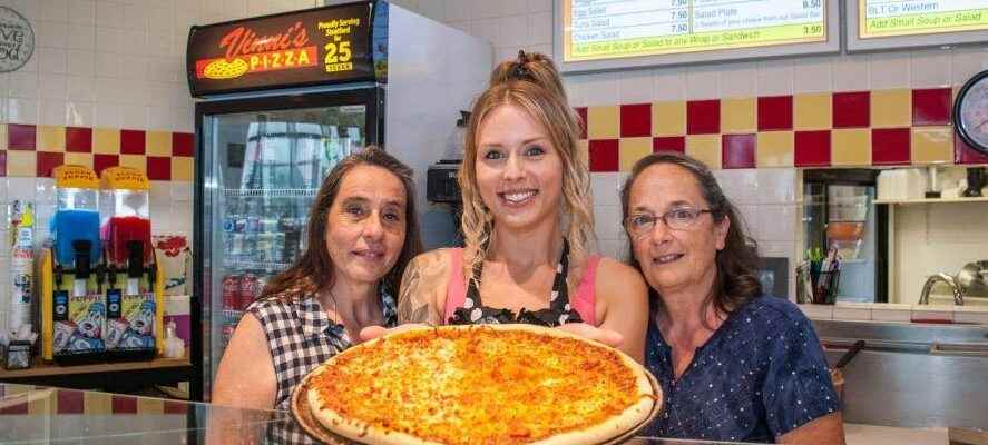 Vinnis Pizza celebrates 30th anniversary