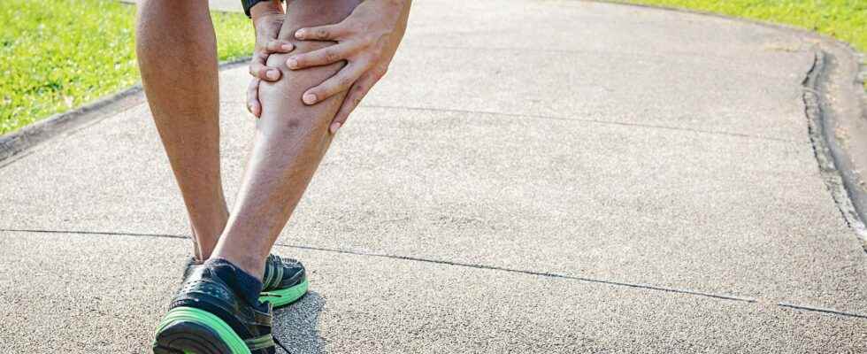 What are the signs of compartment syndrome