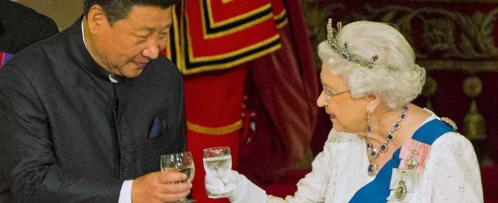 flowers for the late Queen Elizabeth II at the UK