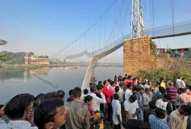 2022-10-31T035256Z_903158783_RC23CX924ZCS_RTRMADP_3_INDIA-ACCIDENT-BRIDGE