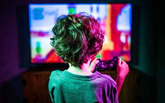 2000 children studied Unexpected results Those who play games for