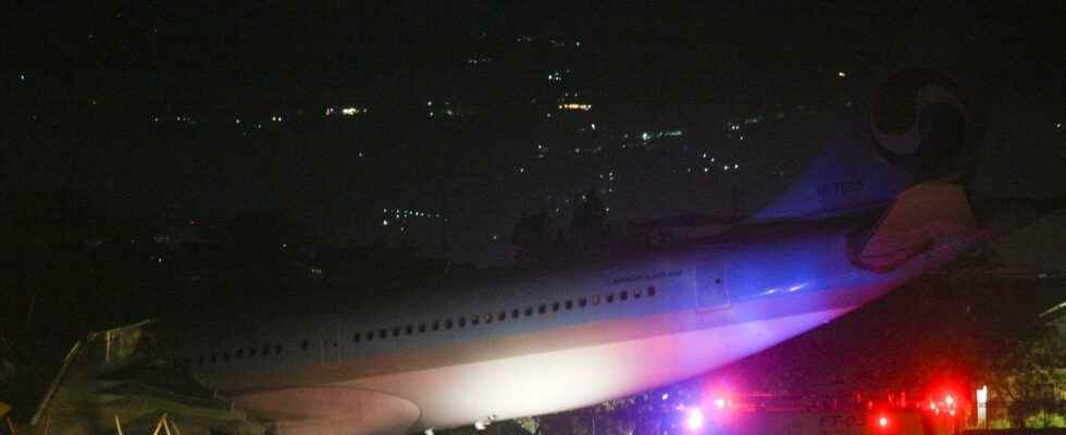 Aircraft skidded off runway on landing