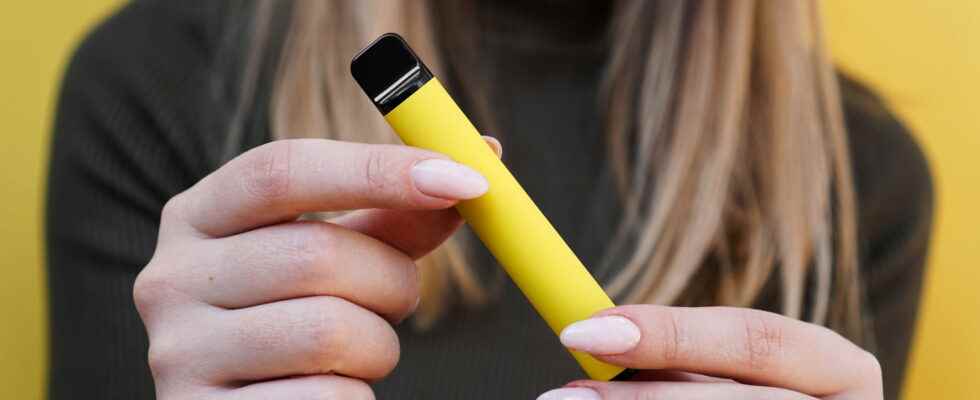 Cigarette Puff dangers soon banned in France