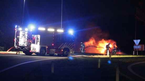 Exit to Soest closed due to difficult to extinguish car