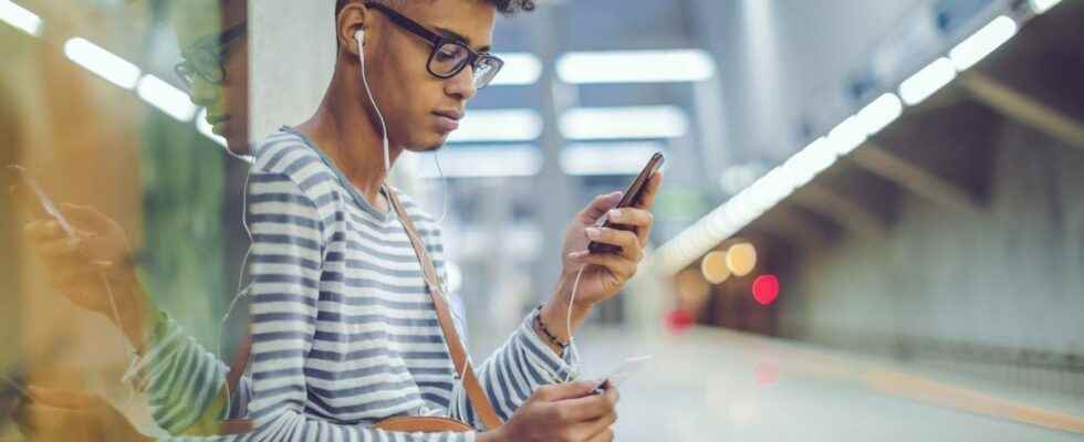 Generation Z uses podcasts as therapy