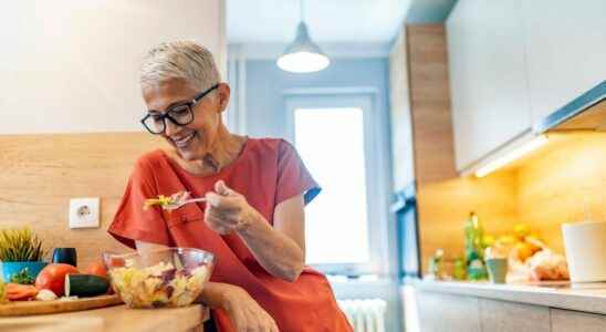 Menopause diet helps fight hot flashes and weight gain