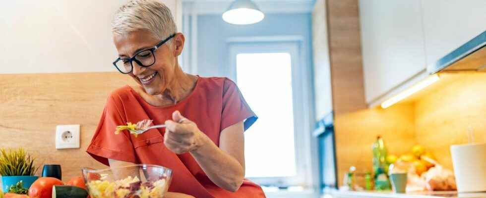 Menopause diet helps fight hot flashes and weight gain