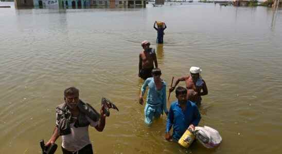 Pakistan stuck under water left until Christmas